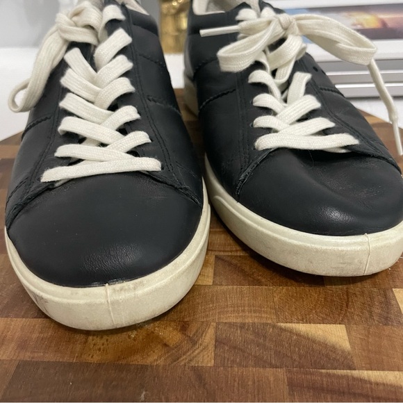 ECCO Women's Street Lite Retro Sneaker Black and White Size US 6-6.5/EU 37 - Picture 2 of 7